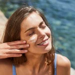 ضد آفتاب استیکی ایزدین ISDIN Invisible Stick | محافظت نامرئی در برابر UVA و UVB با پوشش سبک | ۱۰ گرم - Image 2