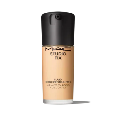 کرم پودر مک Mac مدل Studio Fix Fluid شماره NC15 | پوشش بی‌نقص و مات با دوام طولانی | 30 میل