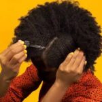 روغن تقویت کننده و ضد ریزش کنتو Cantu | مدل Biotin Infused Hair And Scalp Oil | تقویت کننده و تغذیه کننده فولیکول مو و پوست سر، کمک به کاهش ریزش و افزایش استحکام مو، مناسب انواع مو، حاوی بیوتین | 59 میل - Image 3